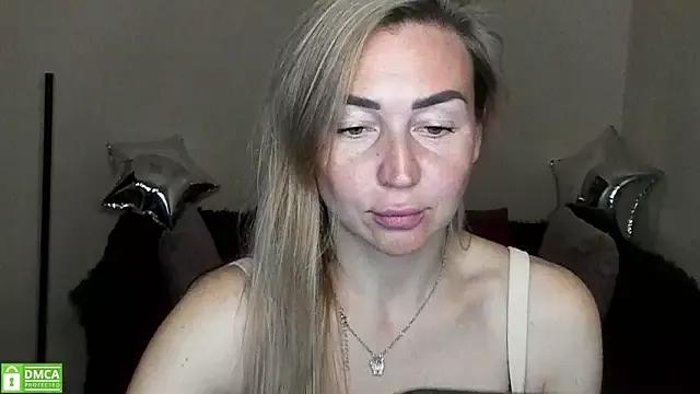 Kiss_julli88I on StripChat 
