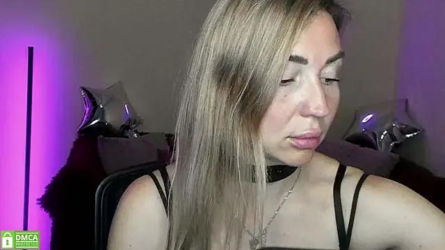 Kiss_julli88I on StripChat 