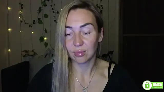 Kiss_julli88I on StripChat 