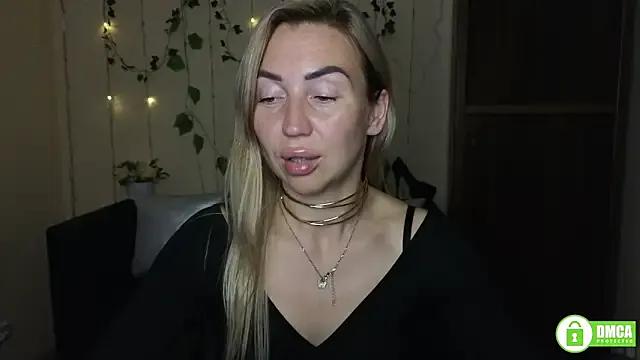 Kiss_julli88I on StripChat 