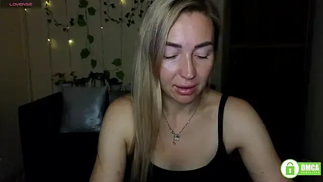 Kiss_julli88I on StripChat 