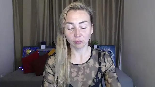 Kiss_julli88I on StripChat 