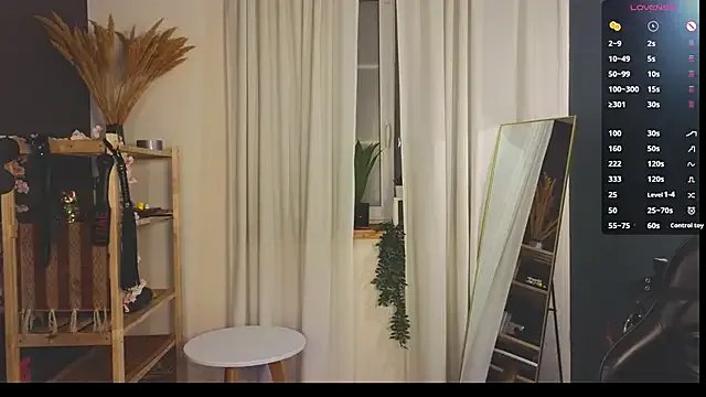 laracroftmansion on StripChat 