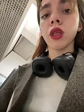 Lily__Belle from StripChat is Freechat