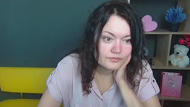 LolaHikls on StripChat 