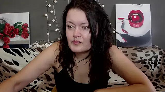 LolaHikls on StripChat 