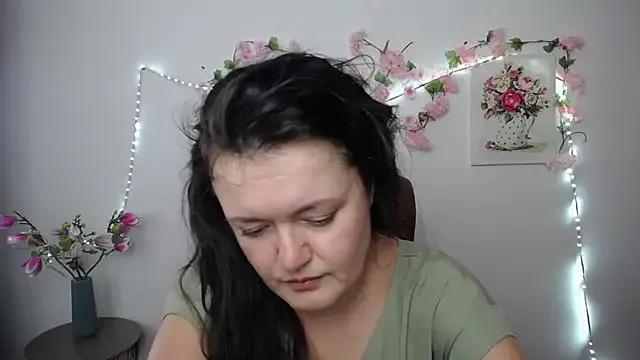 LolaHikls on StripChat 