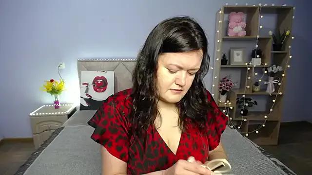 LolaHikls on StripChat 