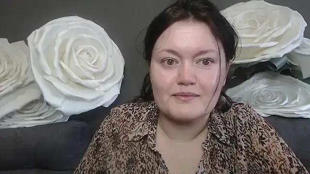 LolaHikls on StripChat 