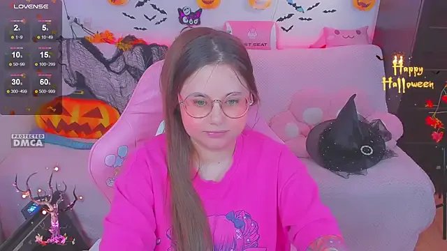 Lolisuccub on StripChat 