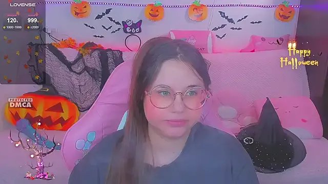 Lolisuccub on StripChat 