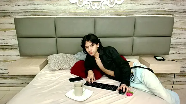 Lovers_21 on StripChat