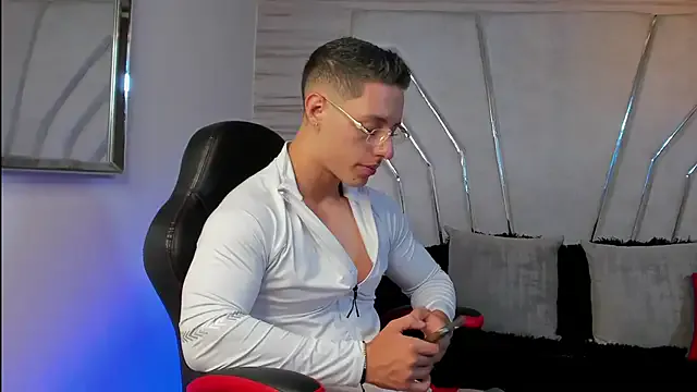 MAXTHOMSON on StripChat