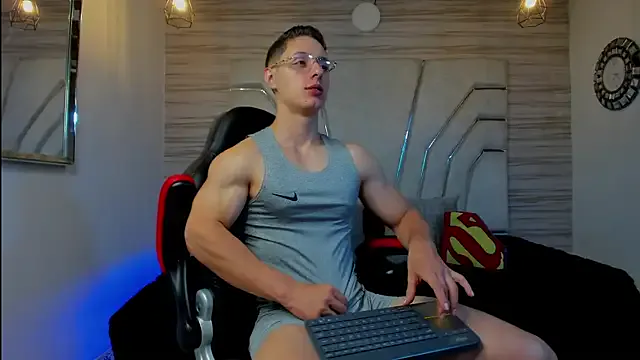 MAXTHOMSON on StripChat