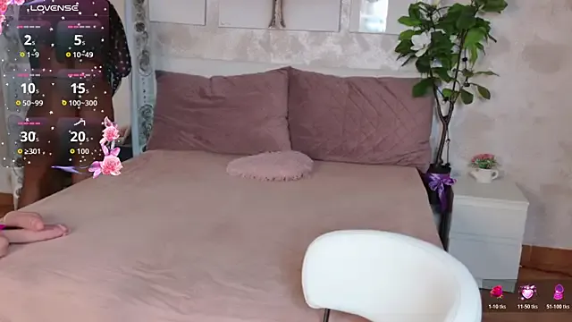 MilaTeenX on StripChat