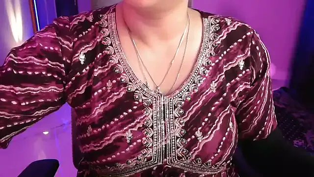 Mitikaa on StripChat 