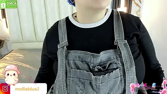 mollieblue69 on StripChat 