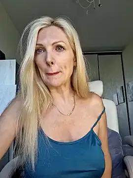 Monna on StripChat 