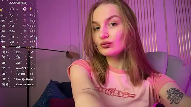 Moonikaa on StripChat 
