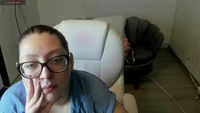 NiickyJones on StripChat 