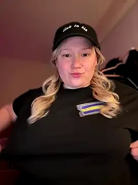 PiggyRose on StripChat 