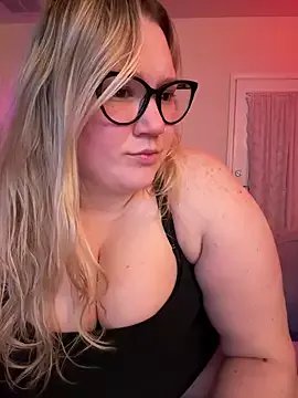 PiggyRose on StripChat 