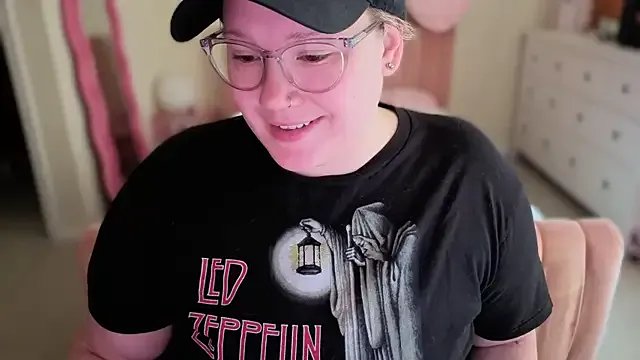 PiggyRose on StripChat 