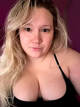 PiggyRose on StripChat 