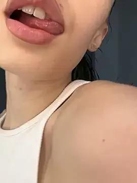 Polli_Kiss on StripChat 