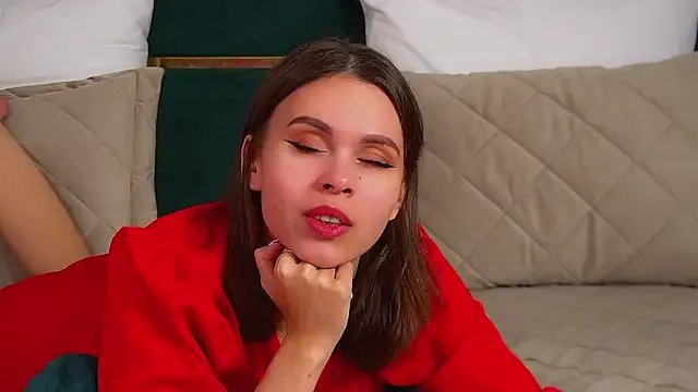 PollyLanders on StripChat 