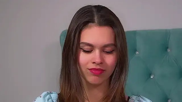 PollyLanders on StripChat 