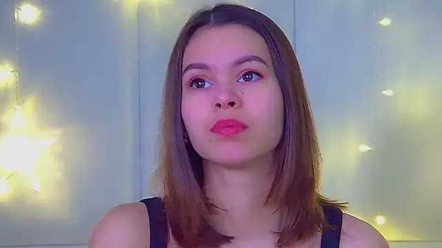 PollyLanders on StripChat 