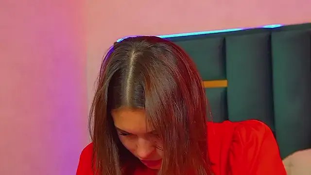 PollyLanders on StripChat 