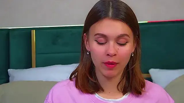 PollyLanders on StripChat 