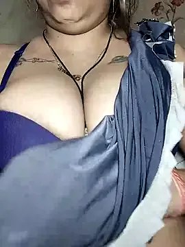 QUEENOF_LUST on StripChat 