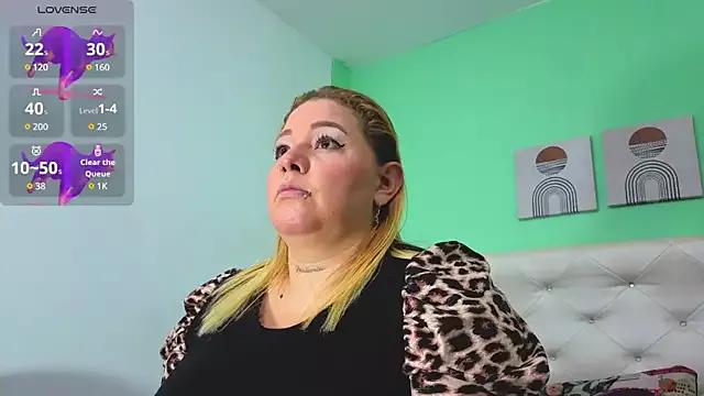 selena_castillo on StripChat 
