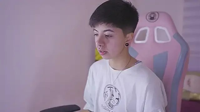 tommy_blue on StripChat 