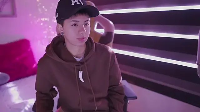 tommy_blue on StripChat 