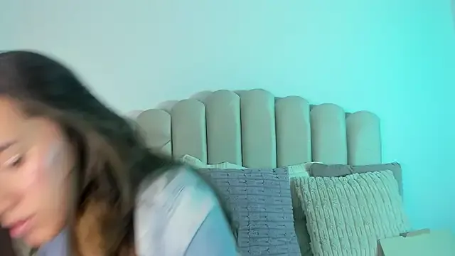 Valey_x on StripChat