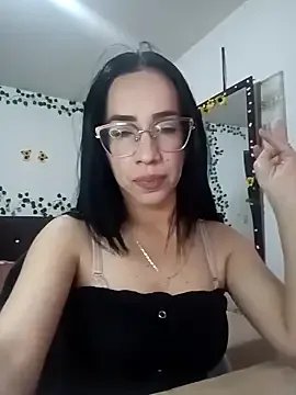 YaraDuartee on StripChat