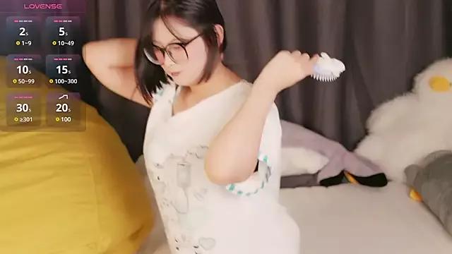 Yu_UwU_ from StripChat